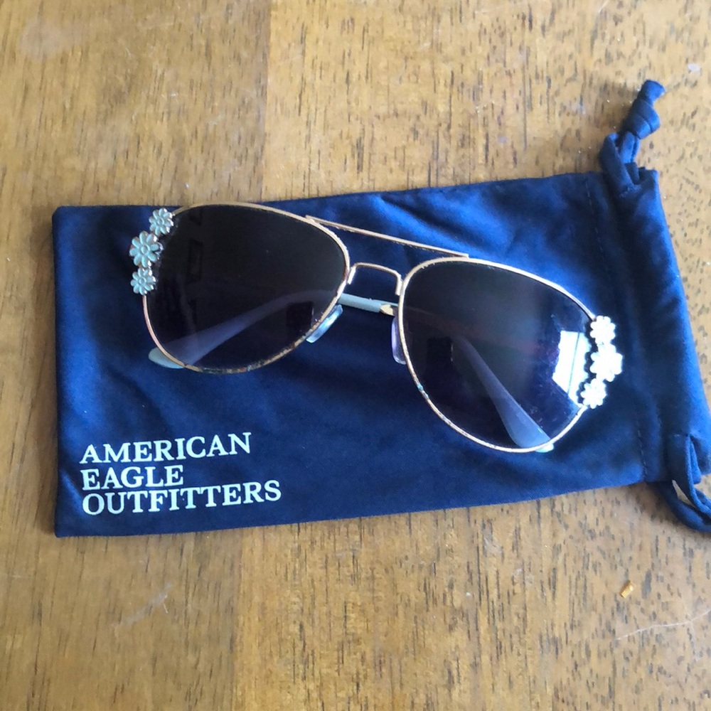 FREE (with bundle) sunglasses!!